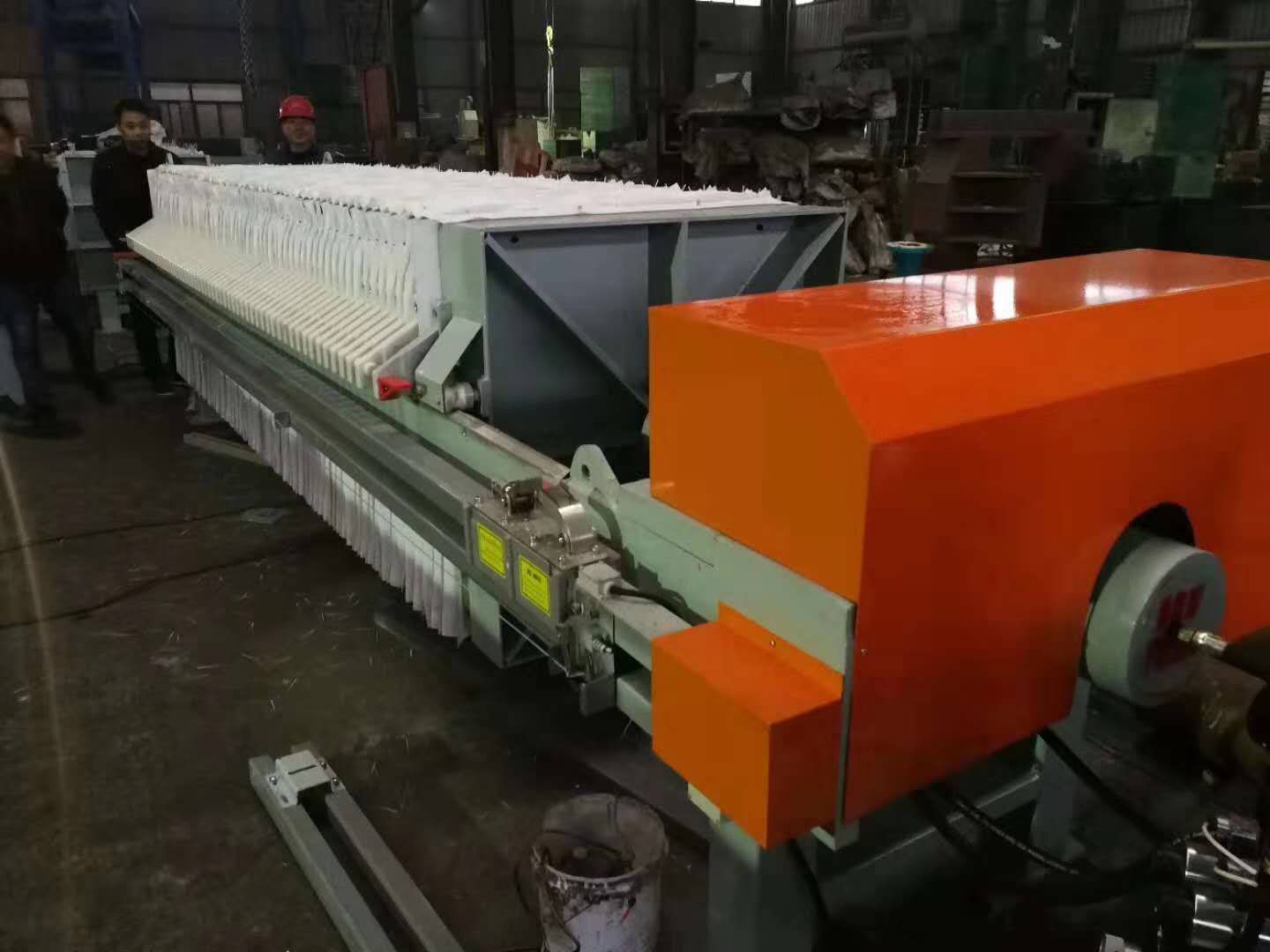 調(diào)試中的壓濾機(jī)